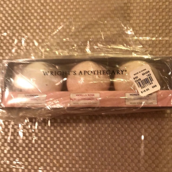 New York and Company three packInfused scented bath bombs package NWT - Picture 4 of 7